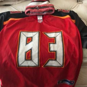 Vincent Jackson jersey and bucs beanie